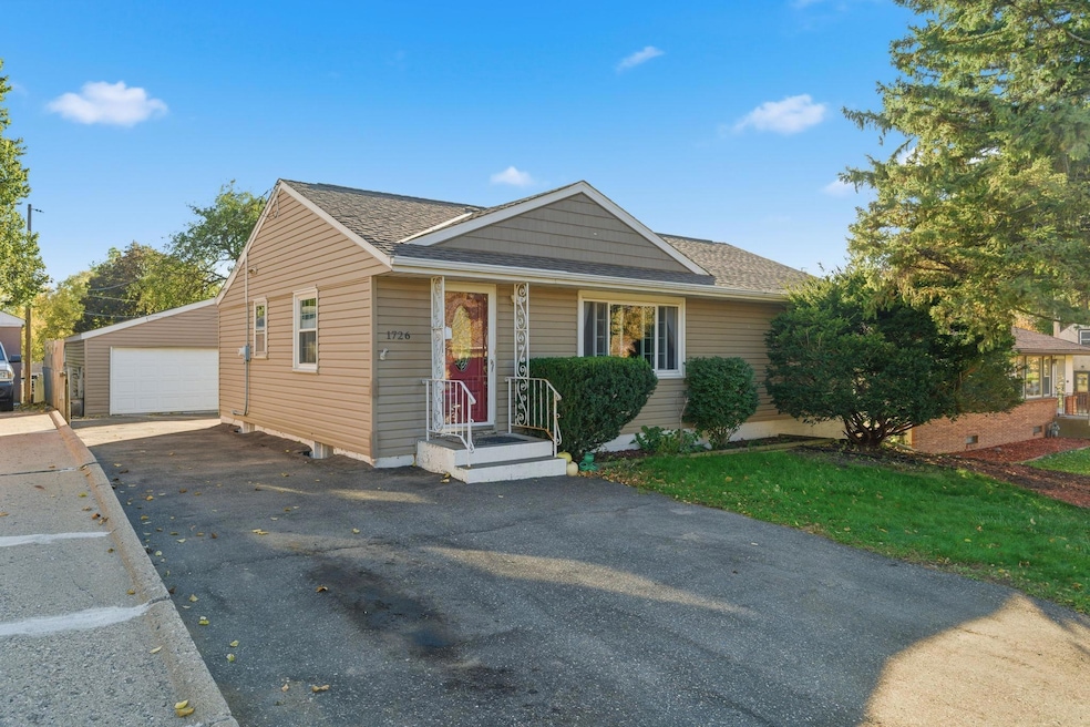 1726 Hyacinth Ave E, Saint Paul, MN 55106 - photo 1