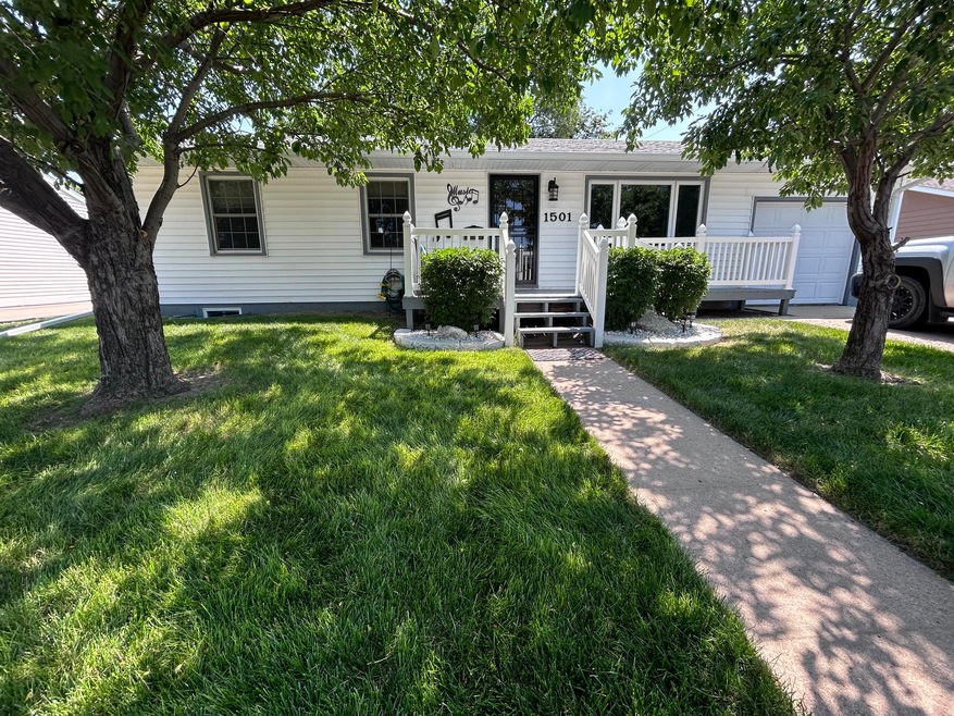 1501 Bridle Dr, Mitchell, SD 57301 - photo 1