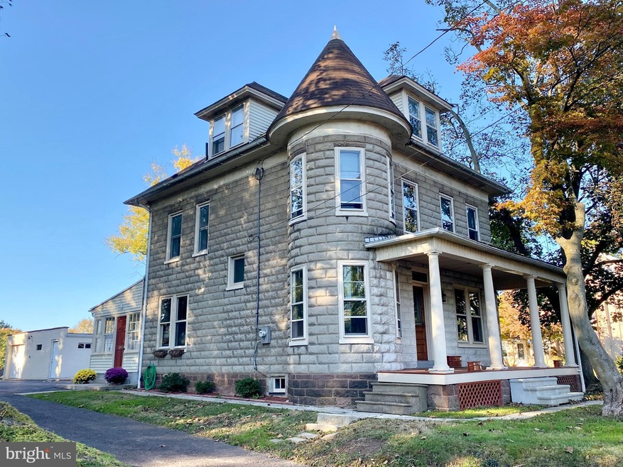 1092 E Schuylkill Rd, Pottstown, PA 19465 - photo 1