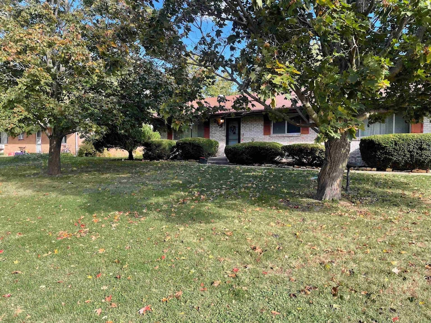 2117-2119 Davis Dr, Belvidere, IL 61008 - photo 1