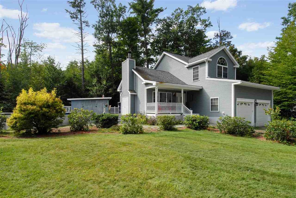 Spacious yard and Above-Ground pool
