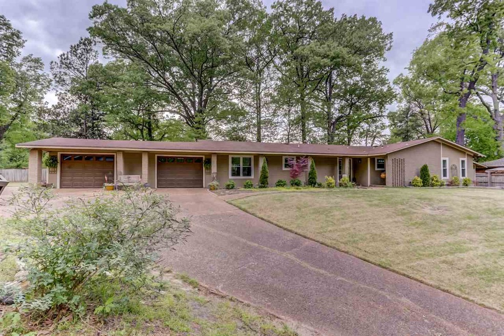 Desirable 38120 East Memphis area. Walking distanc