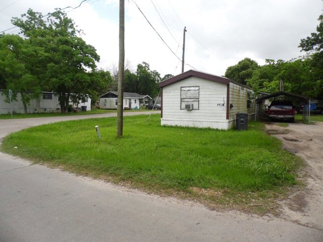 1920 Grace St, Bay City, TX 77414 - photo 1