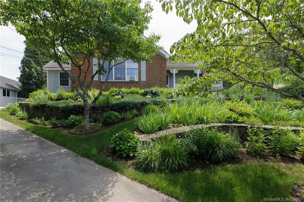 409 Bradley Ave, Waterbury, CT 06708 - photo 1