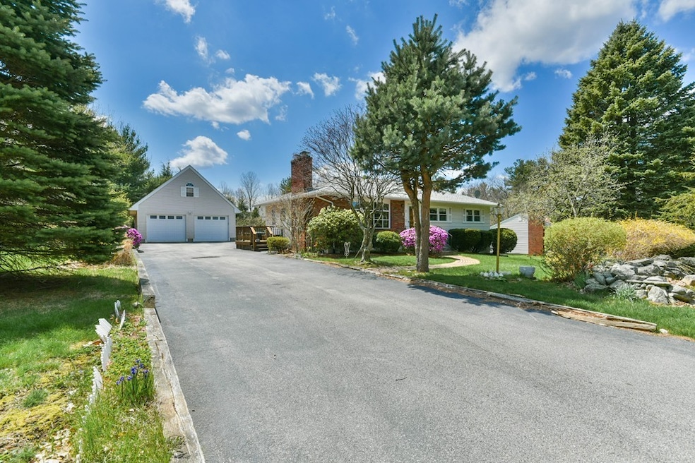 126 Putnam Rd, Holden, MA 01520 - photo 1