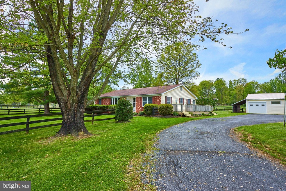 15723 Edgegrove Rd, Hillsboro, VA 20132 - photo 1