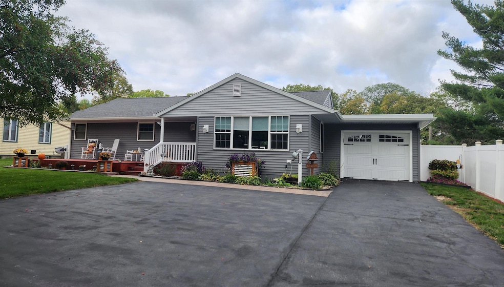 1505 Division St, Decorah, IA 52101 - photo 1