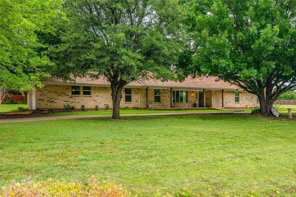 5301 Bello Vista Dr, Sherman, TX 75090 - photo 1