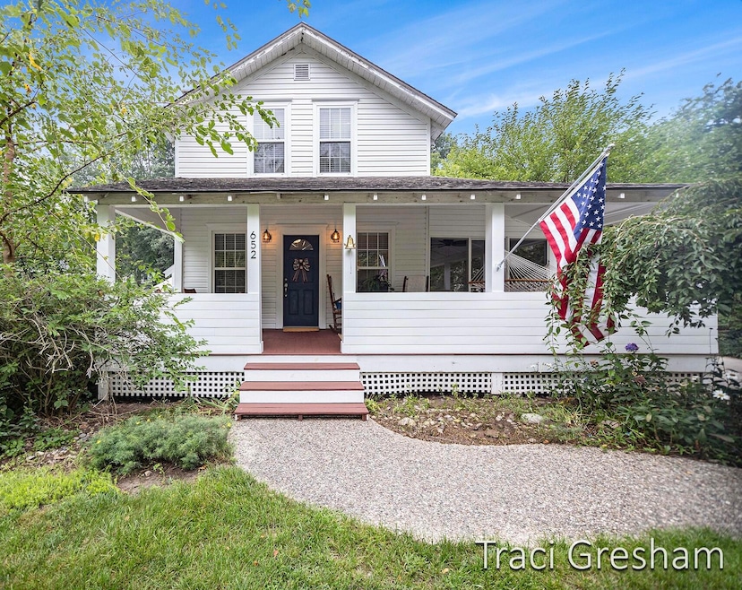 652 Whitman Ave