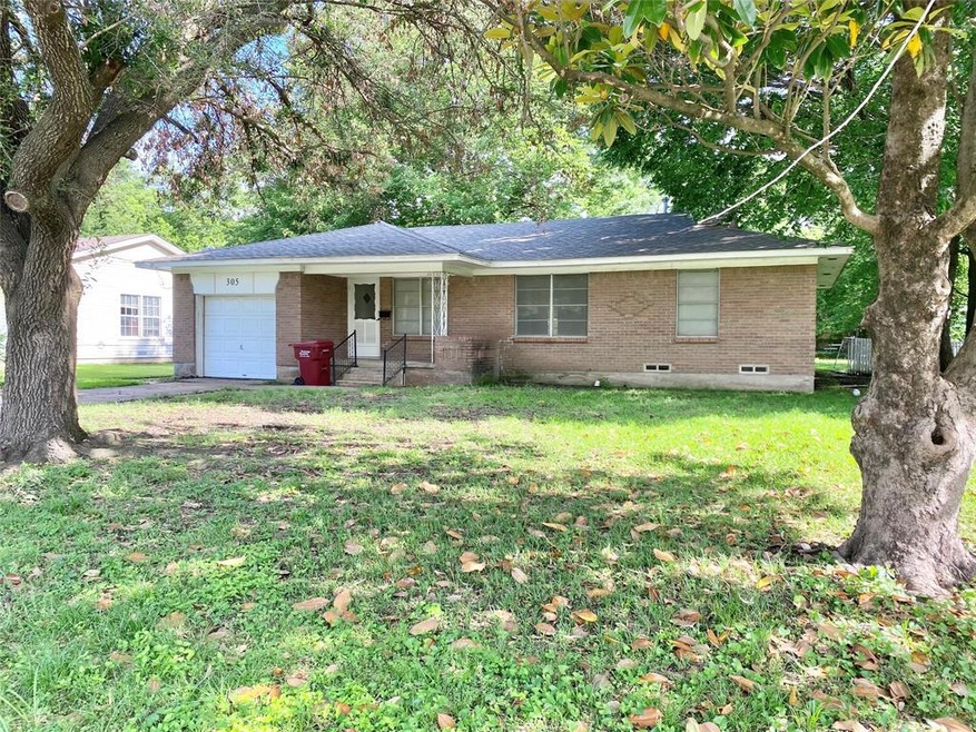 305 Meadow Ln, Bonham, TX 75418 - photo 1