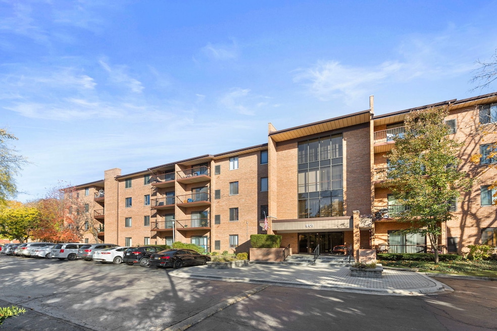 Farmingdale Terrace unit 103, Darien, IL 60561 - photo 1