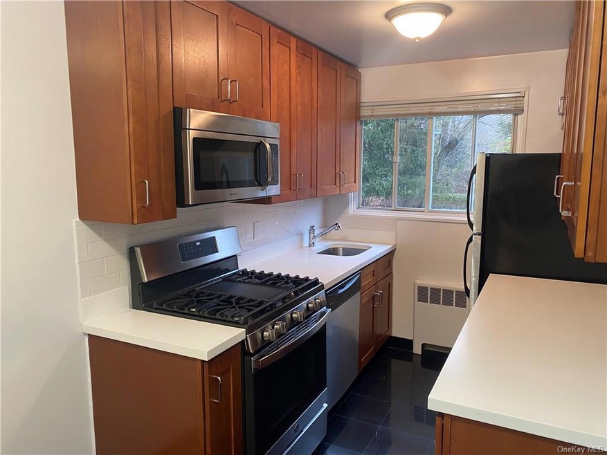 35 S Broadway unit D2, Irvington, NY 10533 - photo 1