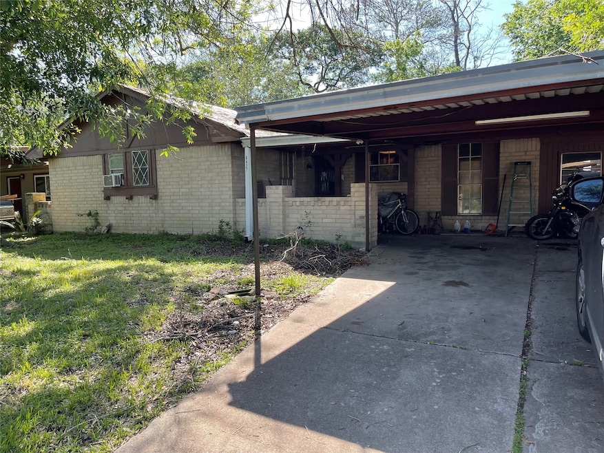 6427 Silver Chalice Dr, Houston, TX 77088 - photo 1