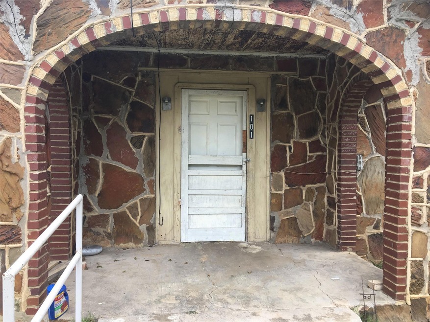 2711 W Walker St unit 101, Denison, TX 75020 - photo 1