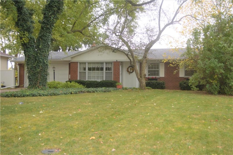 811 Bittersweet Ln, Anderson, IN 46011 - photo 1