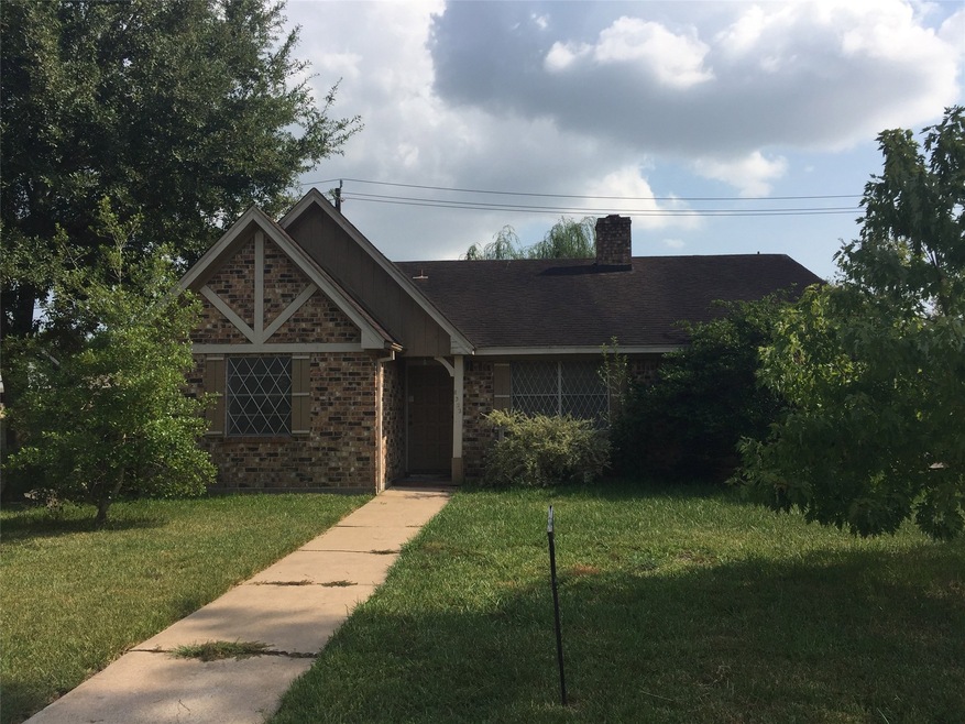 8322 Lettie St, Houston, TX 77075 - photo 1