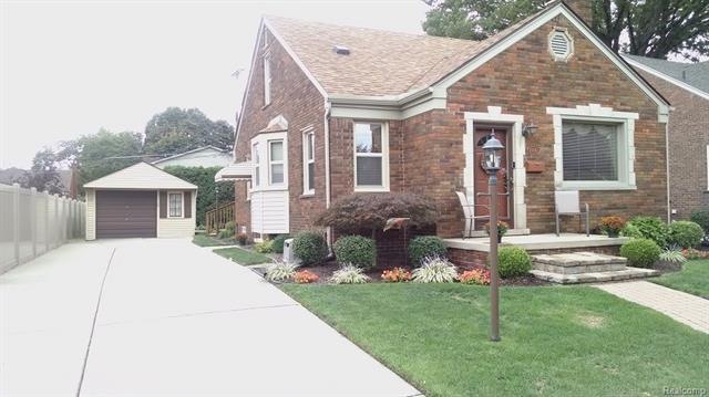 ALLEN PARK SCHOOLS. 50' WIDE LOT. PROF LANDSCAPING
