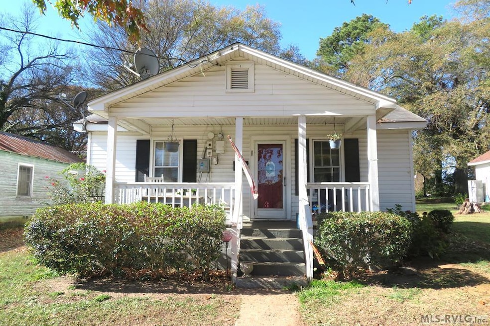 529 Whitaker St, Roanoke Rapids, NC 27870 - photo 1