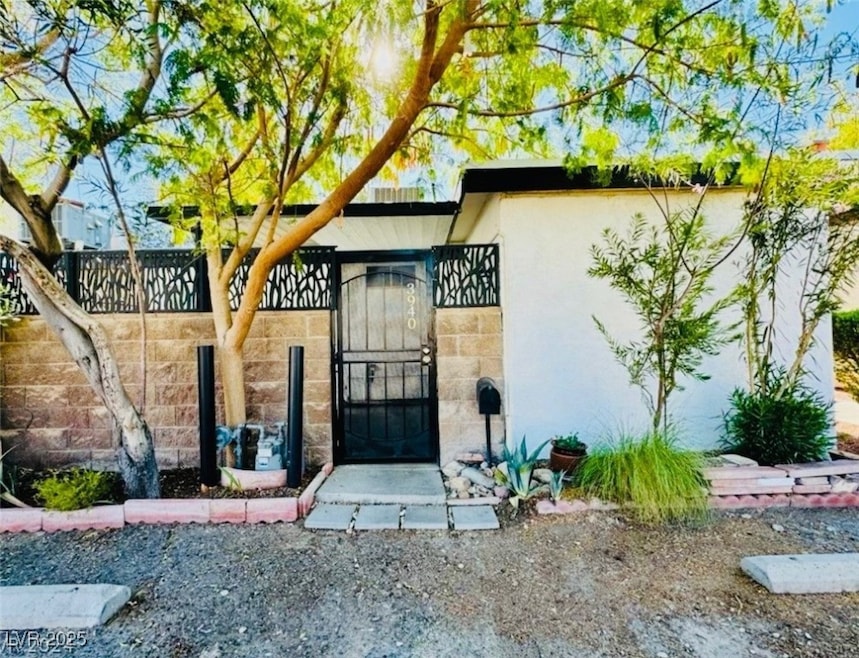 Doorway to property featuring stucco siding and a