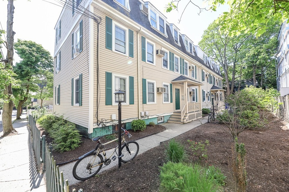 18 Roberts St unit 5, Brookline, MA 02445 - photo 1