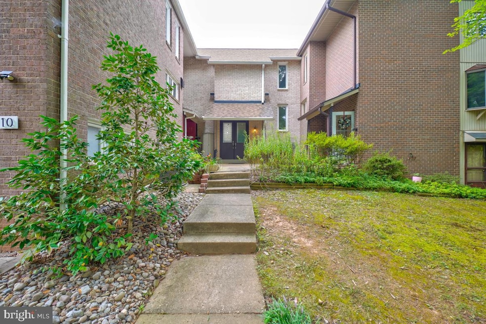 Under Contract $600,000