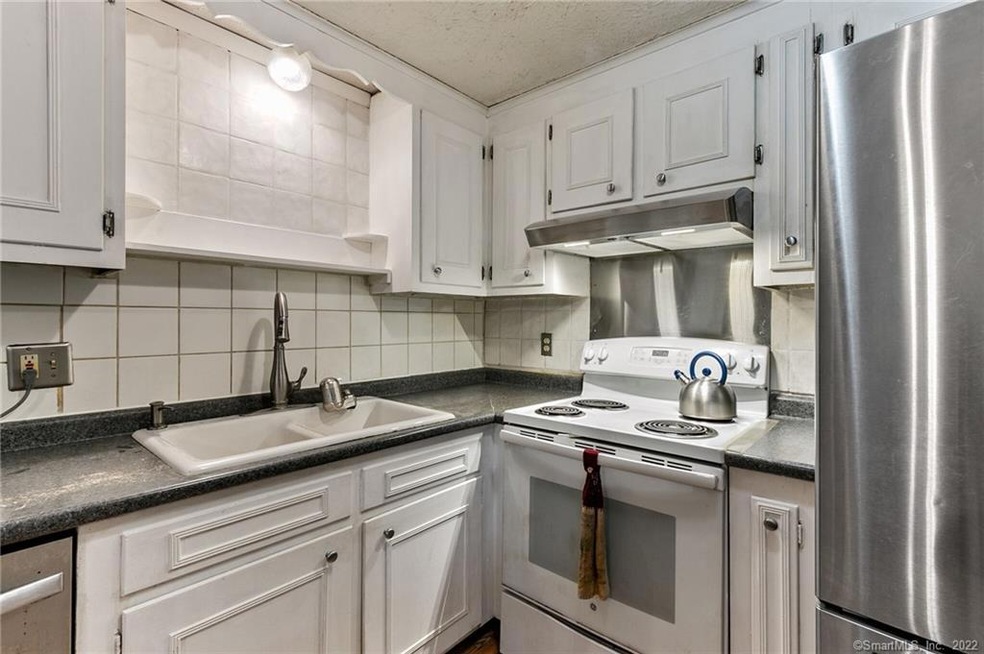 27 Woodcrest Dr unit 5, Burlington, CT 06013 - photo 1