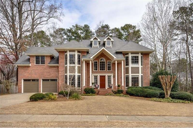 Sprawling Executive East Cobb Brick Beauty in desi