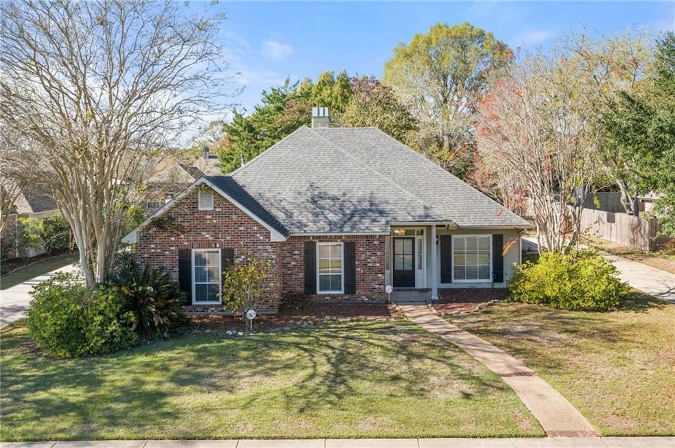 5157 Myrtle Hill Ave, Zachary, LA 70791 - photo 1