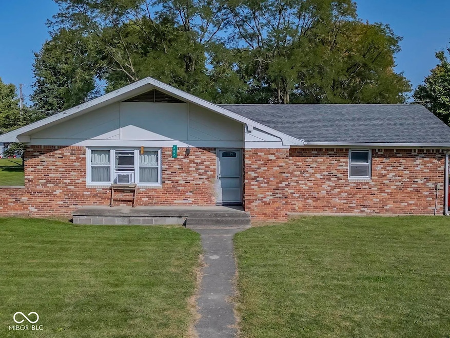 202 N Smith St, Swayzee, IN 46986 - photo 1