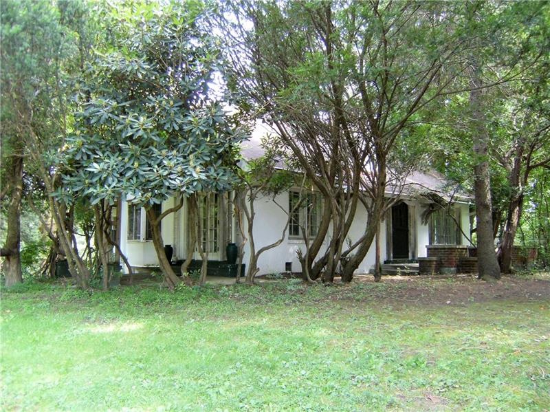Welcome Home To 560 Dorseyville Road!!