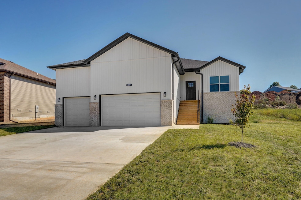 2116 N Bradbury Ln, Ozark, MO 65721 - photo 1