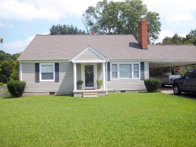 930 Oakley Ave, Roanoke Rapids, NC 27870 - photo 1