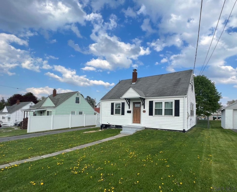 1921 Minno Dr, Johnstown, PA 15905 - photo 1