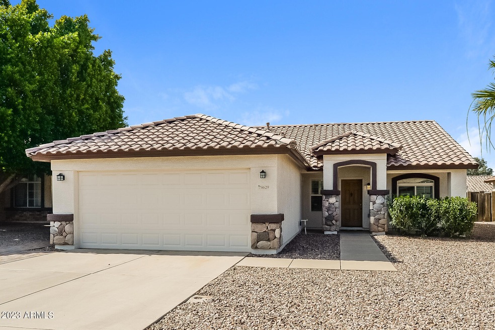 000-photo-front-view-11293446