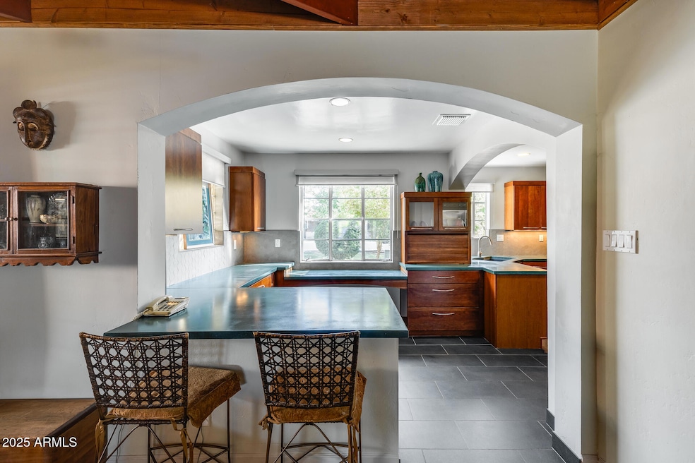 1542 W Edgemont Ave, Phoenix, AZ 85007 - photo 1