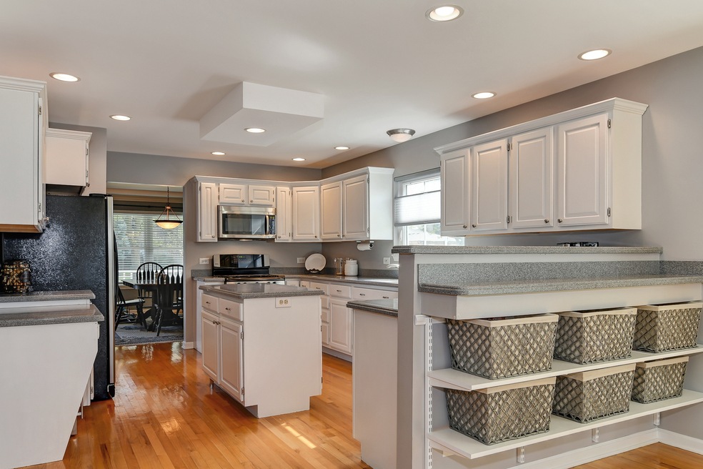 578 N West Ave, Elmhurst, IL 60126 - photo 1