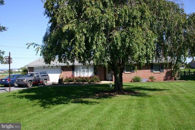 726 Lee Dr, Greencastle, PA 17225 - photo 1