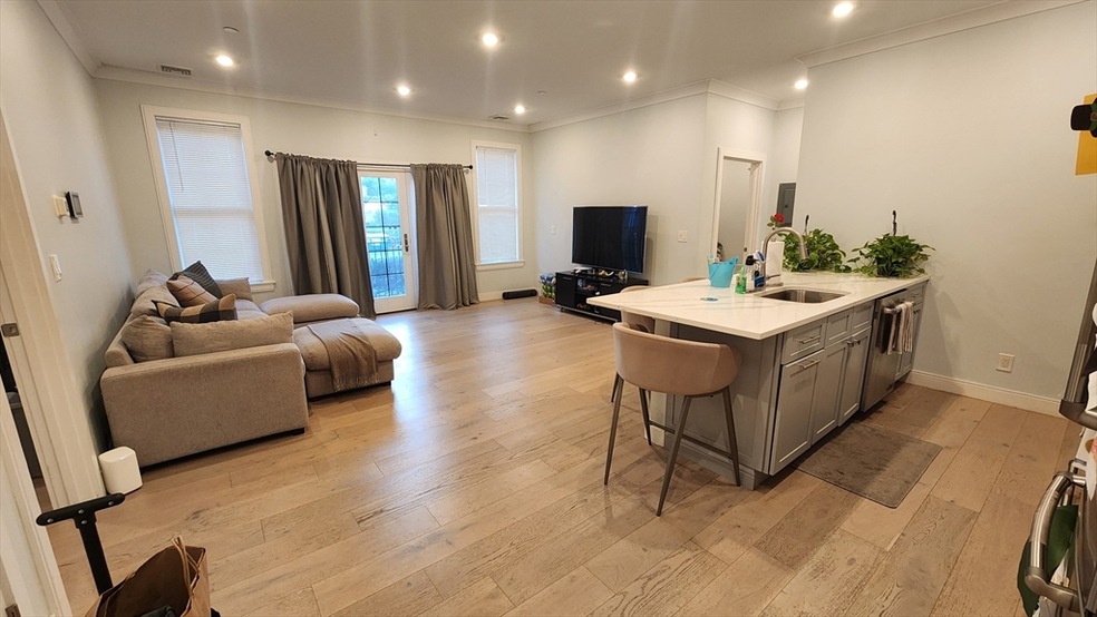 32 Cummins Hwy unit 2, Roslindale, MA 02131 - photo 1