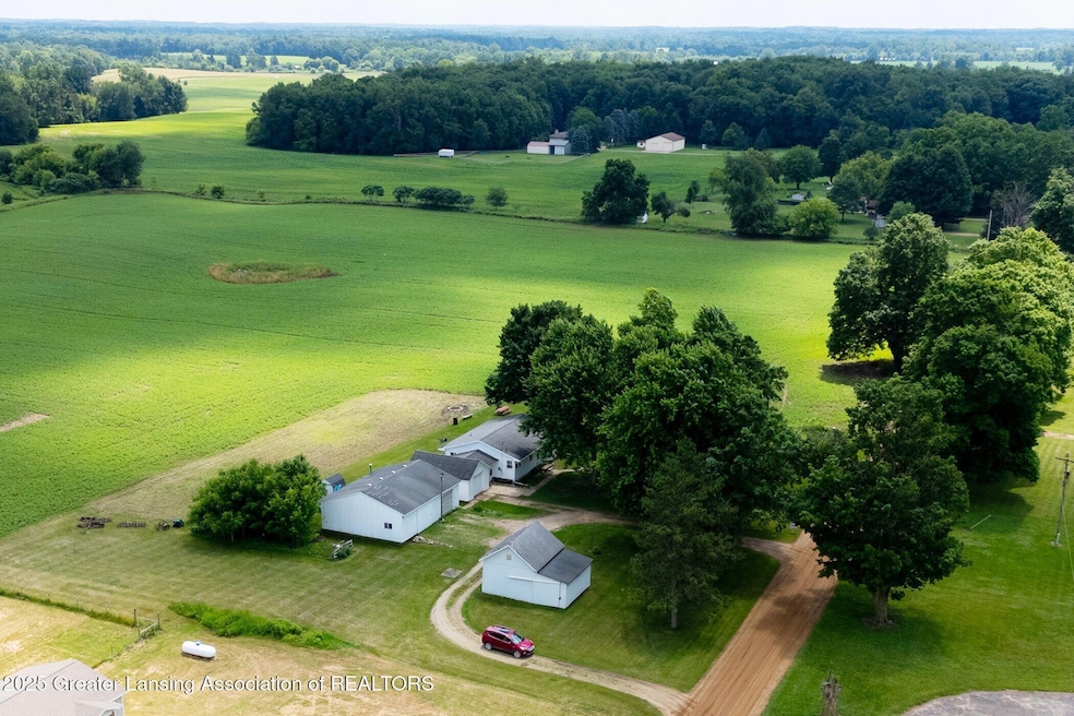 7125 Peck Rd, Eaton Rapids, MI 48827 - photo 1