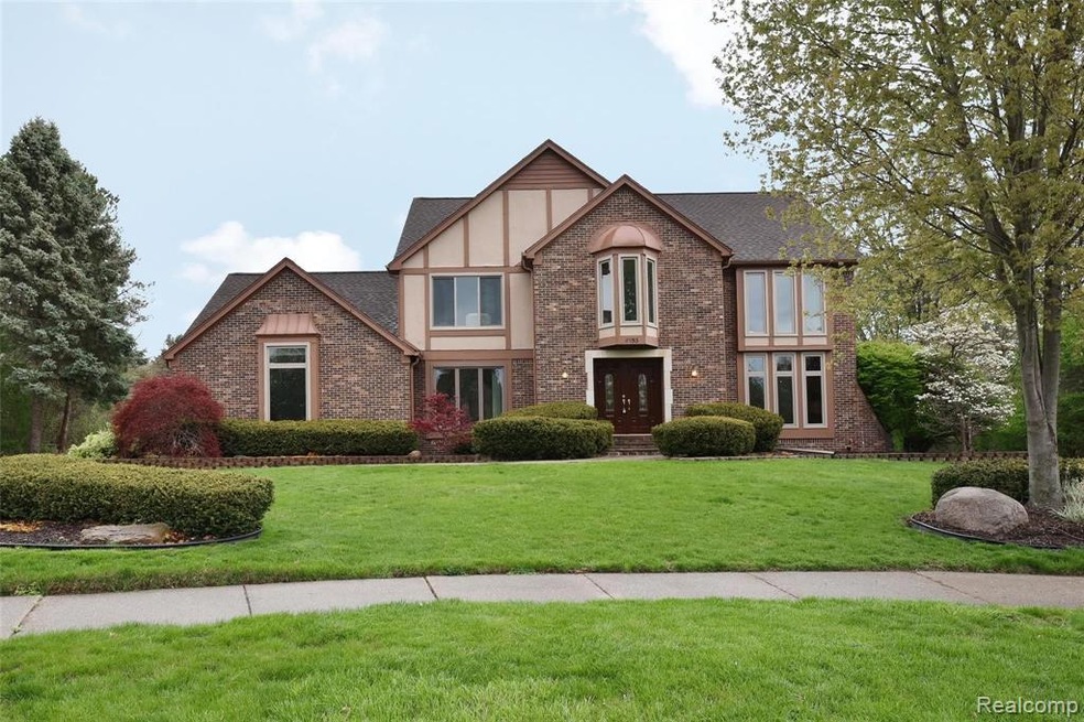 4953 Moonglow Dr, Troy, MI 48098 - photo 1