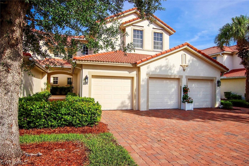 3 bed/ 2 bath/ garage in CROWN COLONY