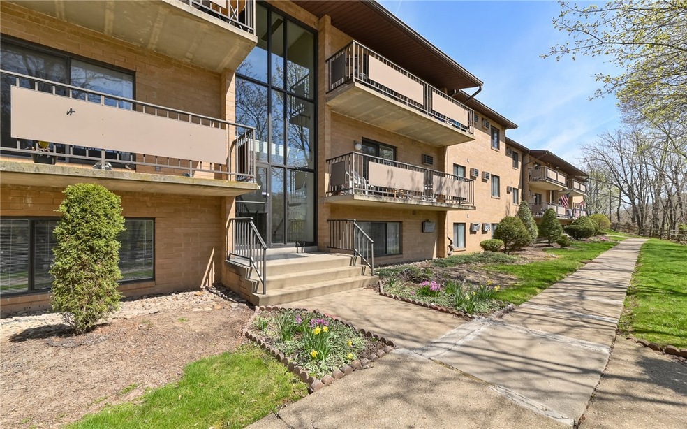 100 Waverly Avenue~ unit 2