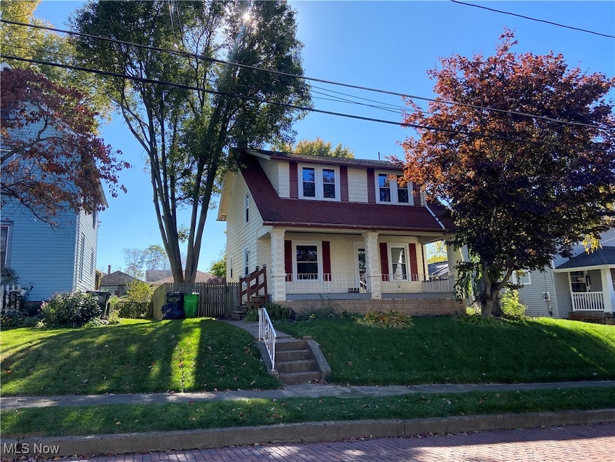 237 Commonwealth Ave NE, Massillon, OH 44646 - photo 1