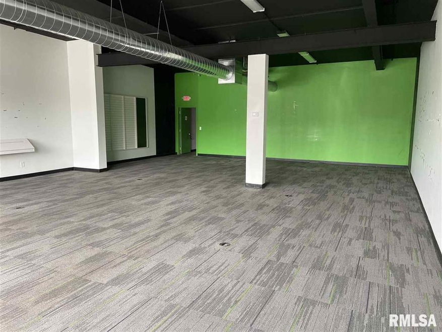 422 E Locust St, Davenport, IA 52803 - photo 1