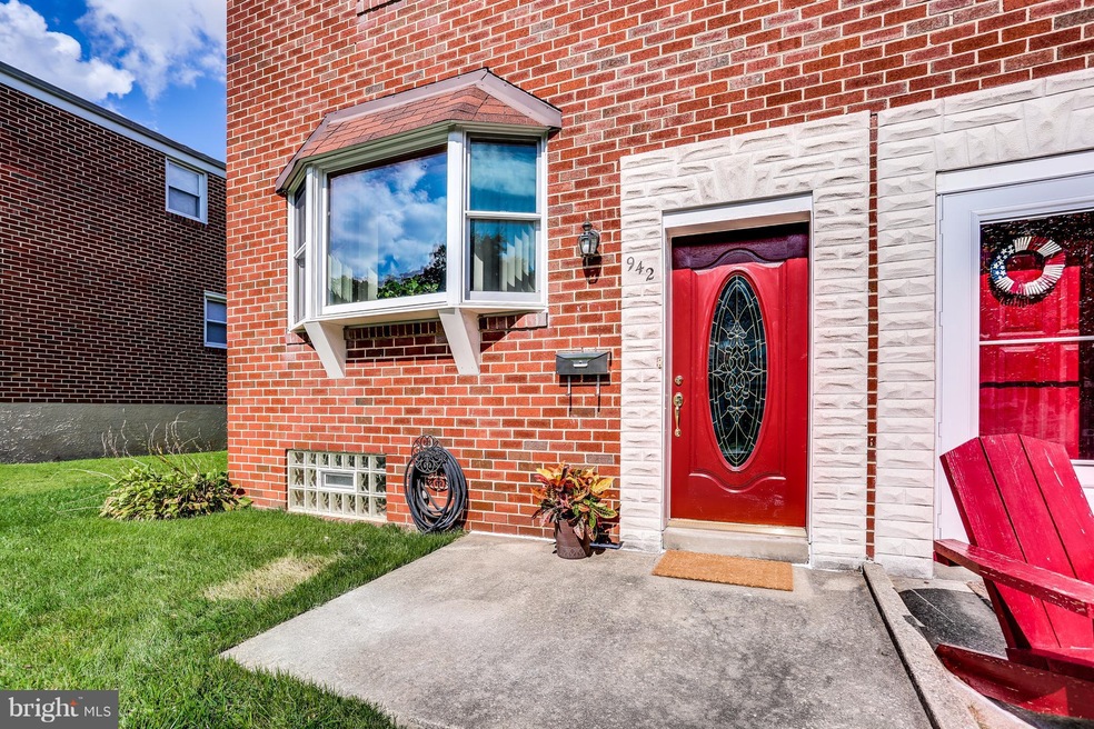 942 Circle Dr, Halethorpe, MD 21227 - photo 1