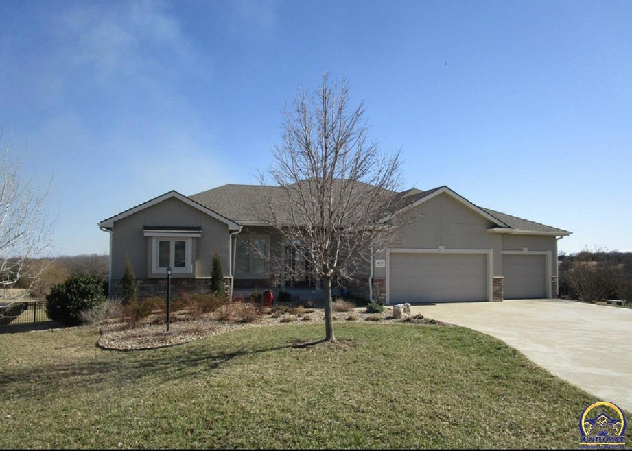 4540 SW Deer Run St, Topeka, KS 66610 - photo 1