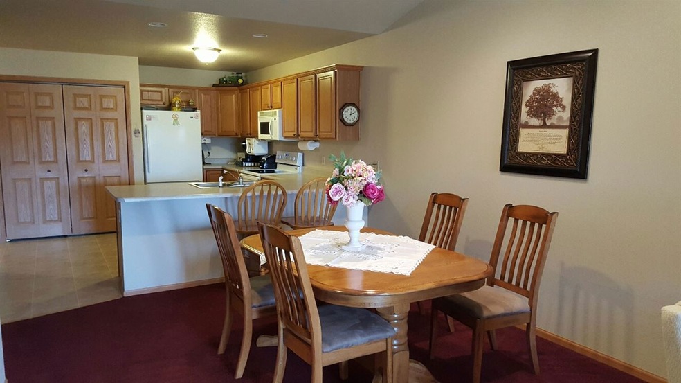 1406 Asbury Ln, Waterloo, IA 50701 - photo 1