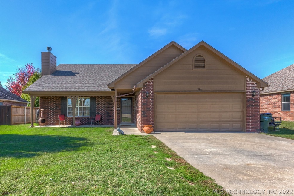 2120 S Russell St, Skiatook, OK 74070 - photo 1