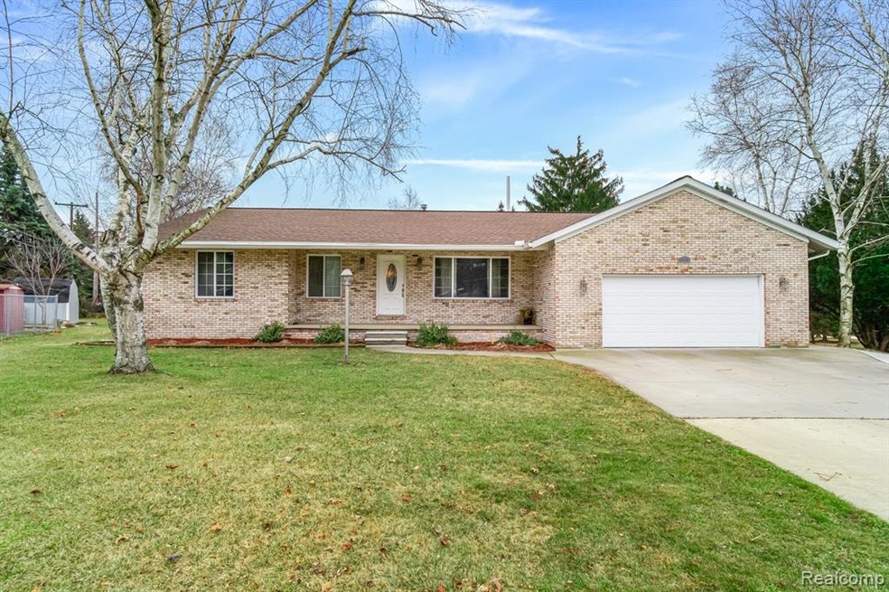 2217 Woodstock Dr, Port Huron, MI 48060 - photo 1