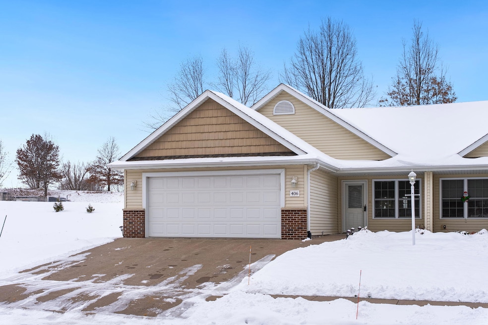 406 Aspen Trail, Muscatine, IA 52761 - photo 1